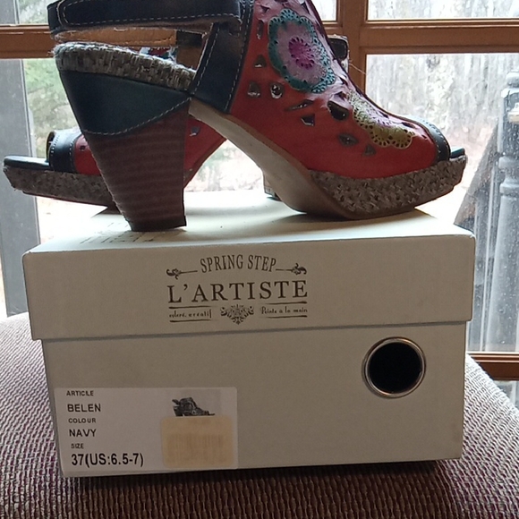Red and Blue Wedge Shoes with Vibrant Design - Picture 10 of 10